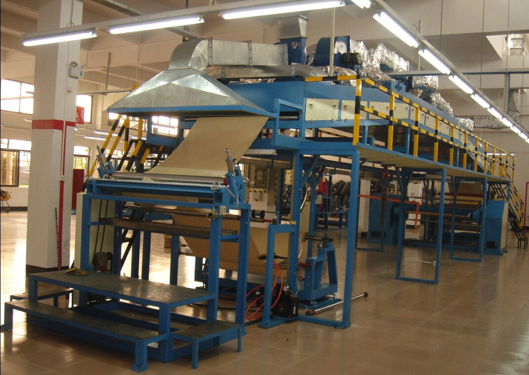 賜昌鞋廠現(xiàn)場不干膠自粘機、鞋材貼合機、強力膠貼合機、布料貼合機、泡綿貼合機、EVA貼合機